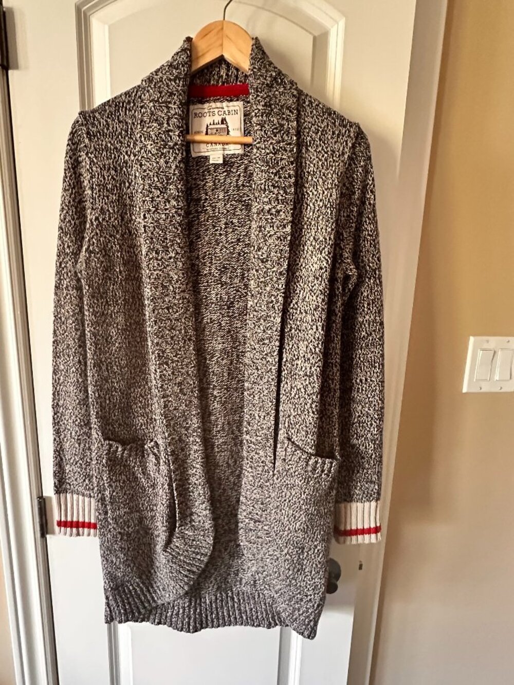 AUTHENTIC Roots Cabin Cardigan Sweater - Size XS/S New! - Picture 1 of 6